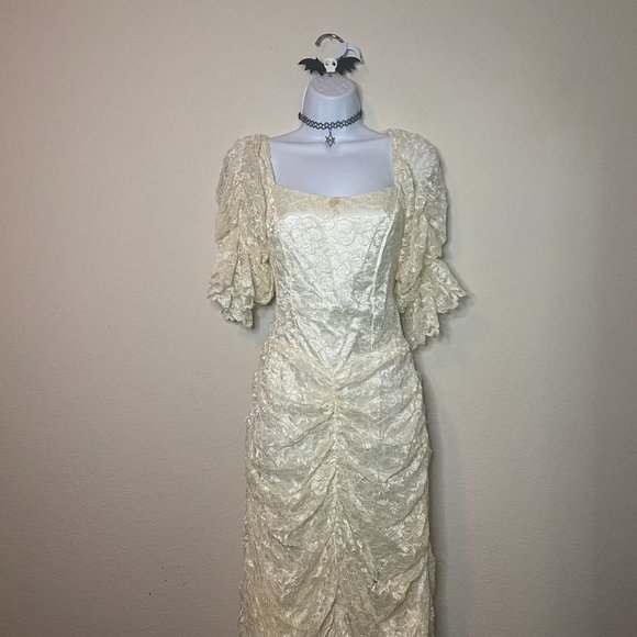 vintage gothic vampire cream lace gown - Picture 4 of 5